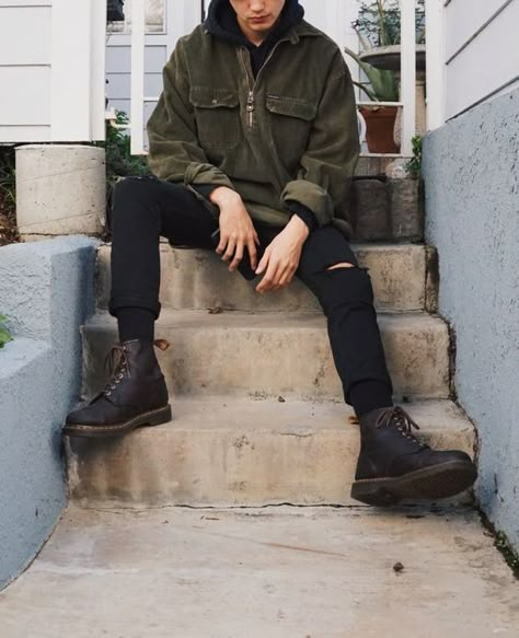 Biker Outfit Men, Dr Martens Men Outfit, Casual Boots Outfit, Male Outfits Aesthetic, Doc Martens Outfit Men, Aesthetic Clothes Men, Mens Grunge, Fashion Souls, Outfit Botas