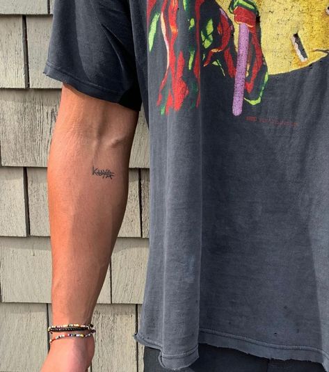 Fun Tattoos Men, Travel Tattoos Men, Hineni Tattoo, Hidden Tattoos Men, Italian Inspired Tattoos, Small Writing Tattoos, Minimalist Tattoo Men, Biceps Tattoo, Travel Tattoo Ideas