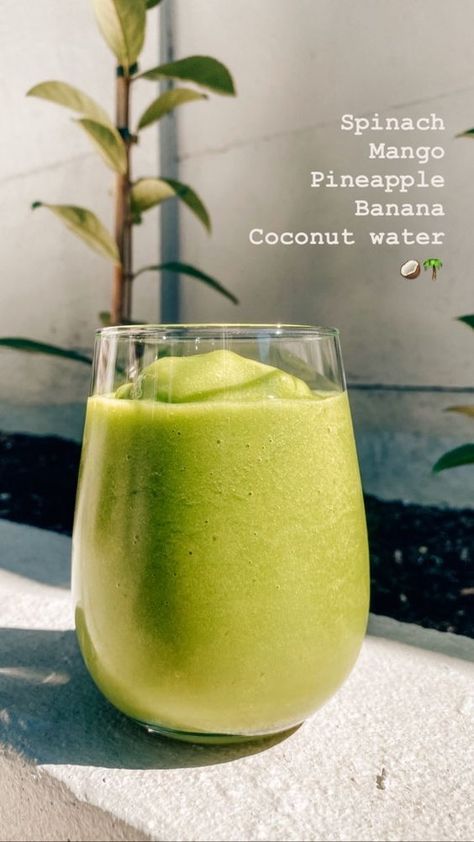 Smoothie Aesthetic Photo, Simple Green Smoothie, Tropical Smoothie Recipes, Tropical Green Smoothie, Belly Fat Burning, Resep Smoothie, Smoothie Ideas, Fruit Smoothie Recipes Healthy, Green Smoothie Recipe