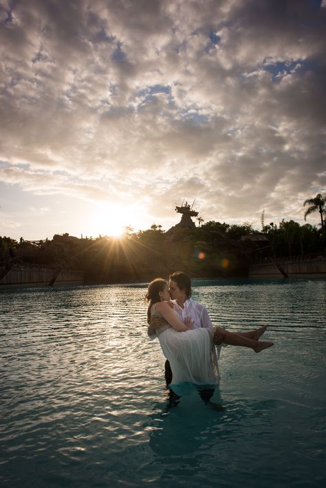 Will Turner And Elizabeth Swan, Lagoon Wedding, Disney Trash, Elizabeth Swan, Disney Fine Art Photography, Typhoon Lagoon, Swan Wedding, Disney Weddings, Disney Fine Art