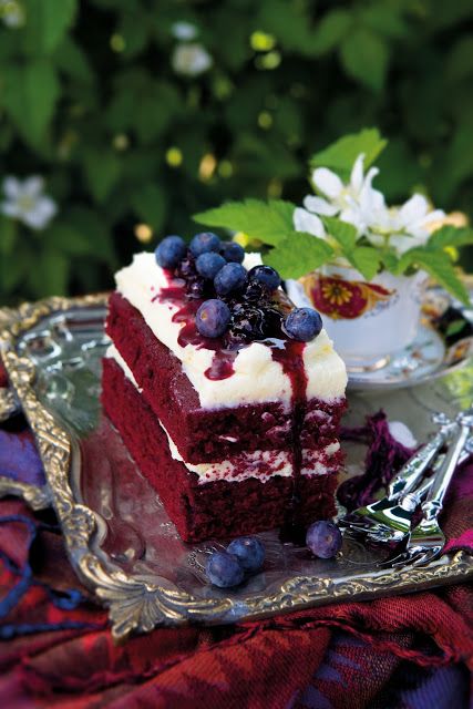 The Kate Tin: Red velvet loaf cake with blueberries Red Velvet Loaf Cake, Red Velvet Loaf, Cake With Blueberries, Delia Smith, Loaf Cake Recipes, Blueberry Compote, Baking Cocoa, Tasty Chocolate Cake, Loaf Cake