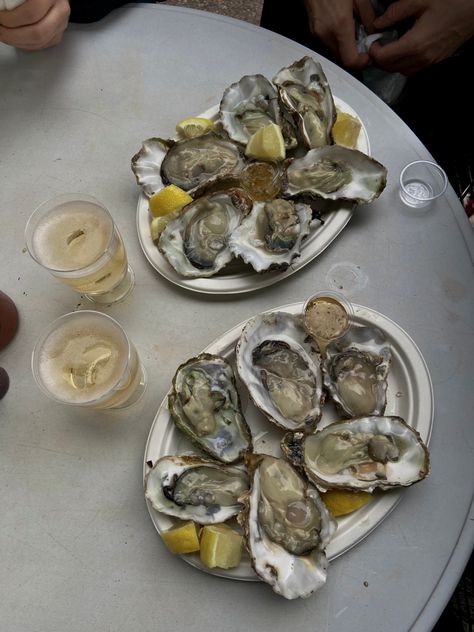 #oysters #champagne #boroughmarket #snack #aesthetic #lifestyle #vibes #london #travel #traveltips #food #fresh #cuisine Oyster Dinner Party, Oyster Aesthetic, Oysters Aesthetic, Oysters Champagne, Champagne And Oysters, Oysters And Champagne, Vinoy Wedding, Snack Aesthetic, Food Luxury