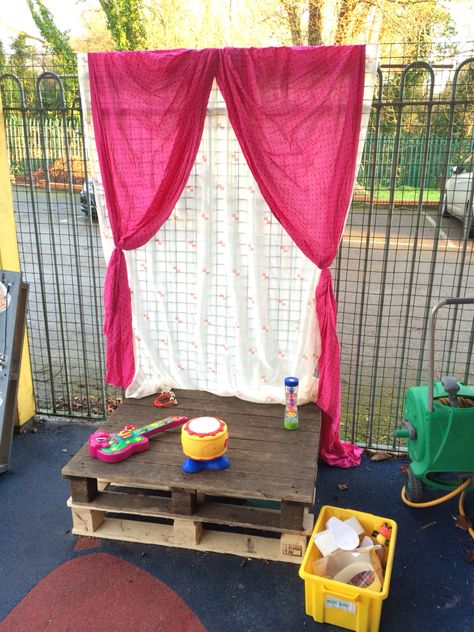 Eyfs Stage Area Outside, Nursery Outdoor Area Ideas, Outdoor Classroom Eyfs, Outside Stage, School Outdoor Area, Eyfs Outdoor Area, Outdoor Kids Play Area, Outdoor Learning Spaces, Reggio Classroom