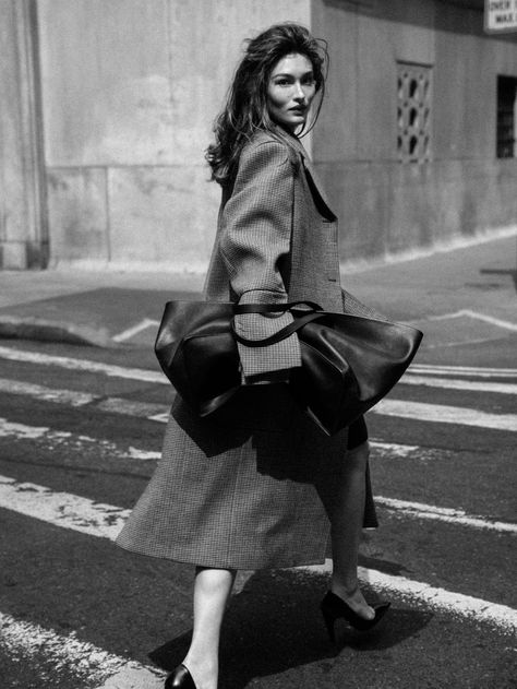 Grace Elizabeth's Business Class Fashion in Sunday Times Style — Anne of Carversville City Fashion Shoot, American Top Model, Street Fashion Shoot, City Fashion Photography, Street Fashion Photoshoot, Sebastian Kim, High Fashion Poses, Nyc Photoshoot, City Shoot