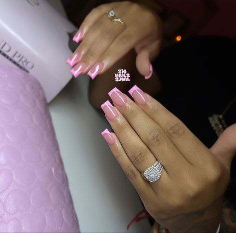 Light Pink V Tip Nails, Acrylic Nails With Rings, Summer Nails Coffin Medium, Pink Nail Sets Medium, Medium Acrylic Nails Coffin, Short Medium Nails Acrylic, Pink Medium Nails, Pink Nails Medium, Nails With Rings