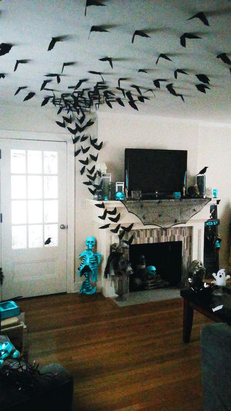 It is inexpensive and easy to decorate with bats. So many bats. Many, many bats... A distressing reminder that you haven't decorated your house yet. Bat Wall Decor Halloween Decorations, Halloween Toilet Paper Roll Crafts, Bat Wall Decor, Halloween Party Decor Ideas, Wall Decor Halloween, Elegant Halloween Decor, Diy Haunted House Props, Party Decor Ideas, Diy Halloween Games