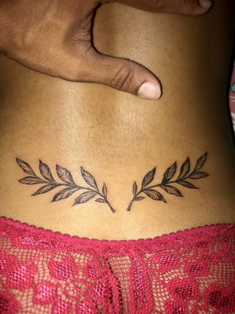 Lower Back Henna, Coverup Ideas, Body Markings, Lower Back Tattoo, Henna Tattoo Designs Hand, Spine Tattoos For Women, Pretty Tattoos For Women, Back Tattoo Women, Spine Tattoos