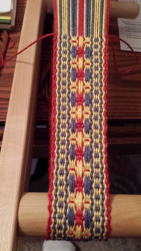 I love Latvian Flower Bands.  There's an out-of-print book called "Latviešu Jostas" (in English " Latvian Sashes , Belts and Bands ") by Ale... Inkle Weaving Patterns, Tablet Weaving Patterns, Band Weaving, Finger Weaving, Inkle Weaving, Inkle Loom, Card Weaving, Backstrap Loom, Tablet Weaving