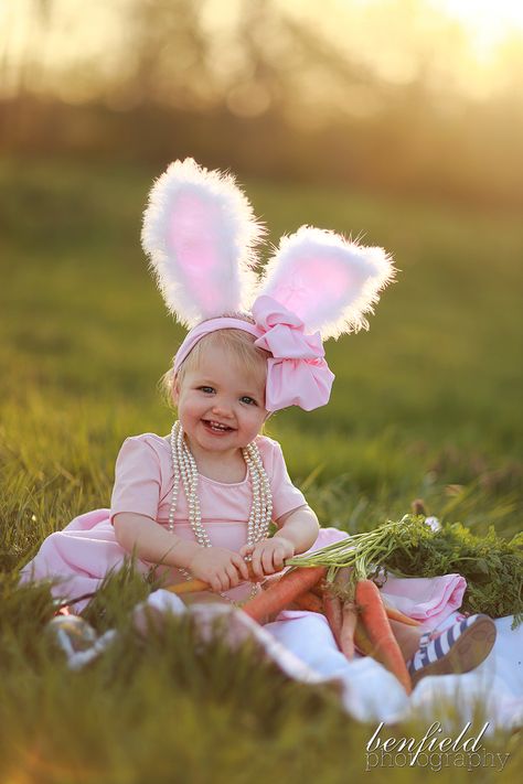 Spring Baby Pictures, Bunny Photoshoot, Animated Desktop Backgrounds, Baby Easter Pictures, Easter Baby Photos, Flower Desktop Wallpaper, Easter Photoshoot, Easter Photography, Easter Pictures