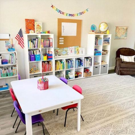 Here are some tips and ideas for setting up a learning space at home! Photo by @littleschoolofsmiths on Instagram Learning Room Ideas, Home School Room Ideas, School Room Ideas, Learning Shelf, Room Ideas For Kids, Homeschool Room Ideas, Homeschool Classroom Decor, Learning Room, Start School