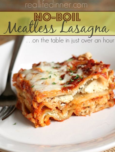 Easy No Meat Lasagna Recipe, 3 Cheese Lasagna Recipes, No Meat Lasagna, Lasagna No Meat, No Meat Meals, Lasagna No Meat Recipe, Cheese Lasagna Recipe, Meatless Lasagna, Making Lasagna