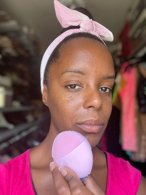 Foreo Luna Mini 3 Gently Deep Cleans Skin In Just 30 Seconds | Review | Allure Dermalogica Daily Microfoliant, Deep Clean Skin, Foreo Luna Mini, Allure Beauty Box, Foreo Luna, Allure Beauty, Cleansing Routine, Black Seed Oil, Cleansing Brush