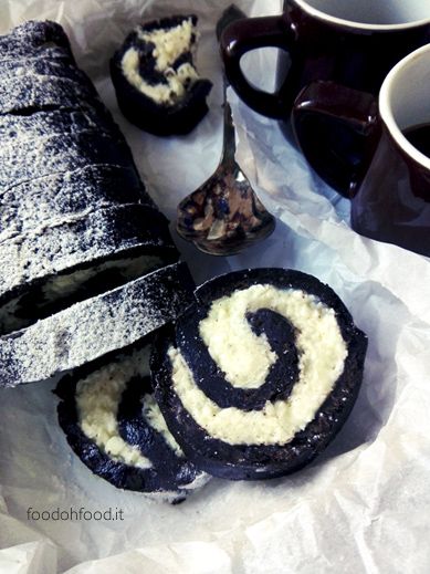 A delicious way to create a cookie roll with coconut filling using Oreo cookies. This roll is sweet, delicious, easy to prepare and requires no baking! Oreo Roll Cake, Oreo Roll, Cookie Roll, Oreo Filling, Condensed Milk Cookies, Coconut Filling, Cake With Coconut, Coconut Jelly, Sweet Easy