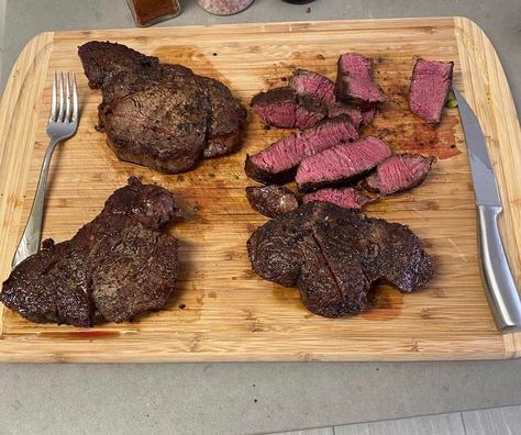 This is why you let your steaks sit at room temp before any heat! (Cast iron reverse sear - 39.5 min @ 225) : meat Denver Steak, Philadelphia Food, Bbq Pitmaster, Steak Restaurant, Medium Rare Steak, Outdoor Dinner Party, Omaha Steaks, Porterhouse Steak, Rare Steak