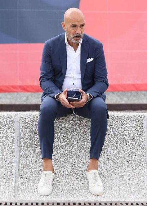 Navy Suits Italian Men Style, Bald Men Style, Older Mens Fashion, Bald Man, Bald Men, Mens Style Guide, Mens Fashion Casual Outfits, Mens Fashion Suits, Street Style Chic