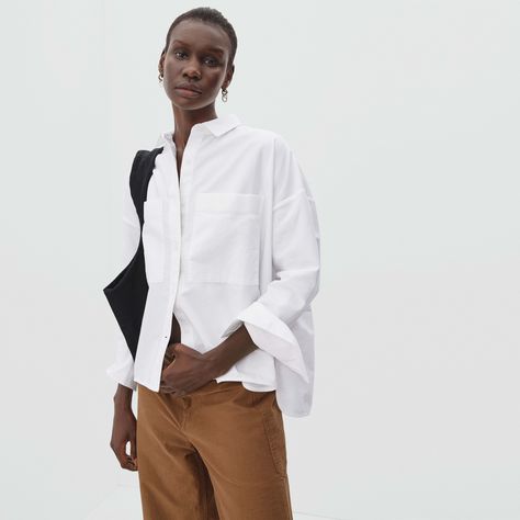 Le Fashion: A Weekend Outfit That's Equally Stylish and Comfortable Spring Wardrobe Essentials, Spring Capsule Wardrobe, Oxford White, White Button Down Shirt, Spring Wardrobe, Short Shirts, Oxford Shirt, Minimalist Outfit, White Shirt