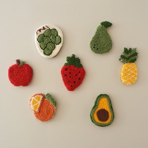 Punch Needle Fridge Magnet, Mini Punch Needle, Punch Needle Magnet, Funky Magnets, Punch Toka, Fruit Magnets, Handmade Fridge Magnets, Funky Rugs, Punch Needle Patterns