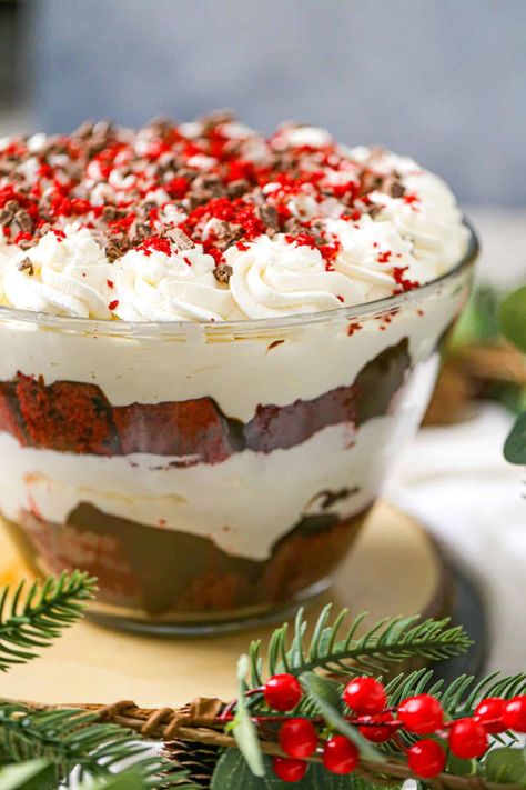 Red Velvet Cake Trifle Red Velvet Trifle, Refrigerator Desserts, Velvet Recipes, Chocolate Fudge Topping, Cake Trifle, Hot Fudge Topping, Red Velvet Desserts, Christmas Trifle, White Chocolate Pretzels