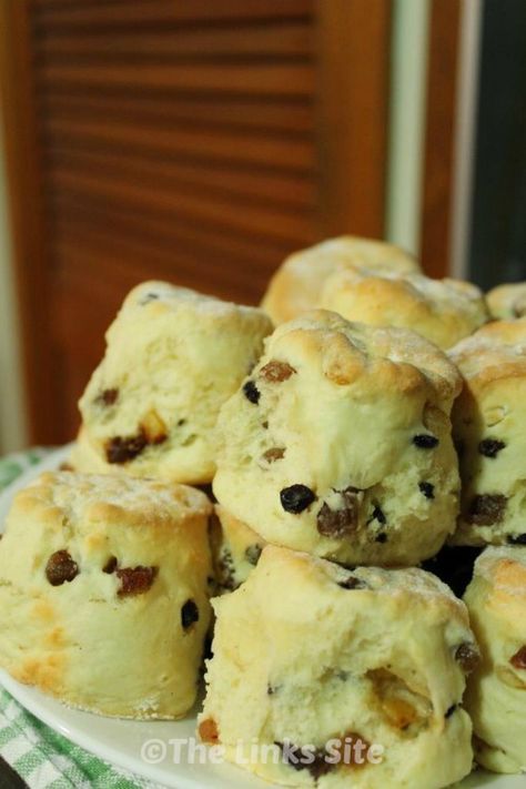 3 Ingredient Scones, Fruit Scones Recipe, Baking Scones, Fruit Scones, Future Chef, Scones Recipe Easy, Sweet Breakfast Treats, Scones Easy, Scone Recipes