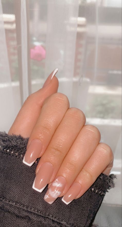 Ongle blanc nuage Ongles Blanc Laiteux Nail Art, Nail Art Blanc, Ongles Design, Ongles Beiges, Bullet Planner, Transparent Nails, Work Nails, Soft Nails, Cute Wallpaper For Phone