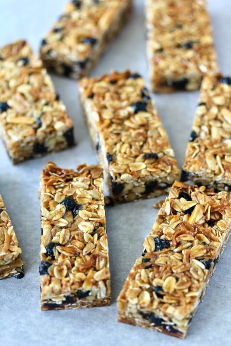 Blueberry Granola Bars | Karen's Kitchen Stories Dried Blueberry Recipes, Blueberry Granola Bars, Banana Granola Bars, Bars With Coconut, Oatmeal Granola Bars, Blueberry Granola, Coconut Almonds, Blueberry Bars, Honey Granola