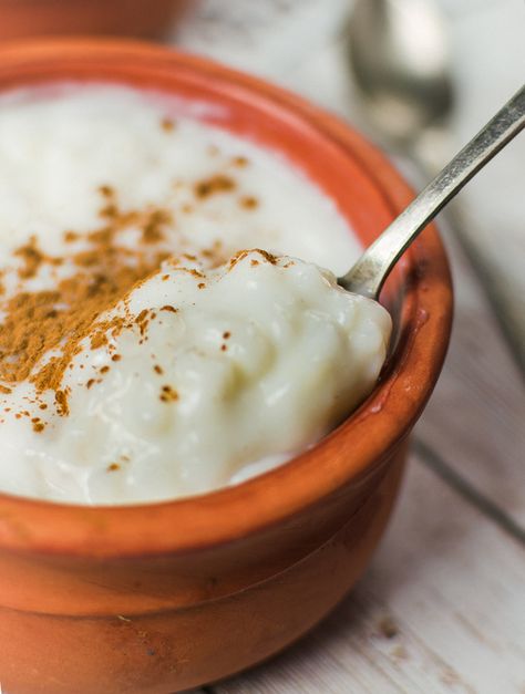 Velvety, Cold, Rice Pudding With No Eggs Greek Rice Recipe, Sticky Rice Pudding, Greek Rice Pudding, Greek Dessert, Greek Rice, Make Greek Yogurt, Rice Pudding Recipes, Creamy Rice Pudding, Greek Foods