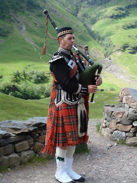 Scotland Scotland Men, Wind Instruments, Great Scot, Scotland Forever, Celtic Heritage, Travel Scotland, Scotland Highlands, Men In Kilts, Visit Scotland