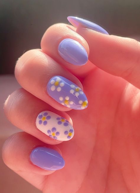 Lilac Nails Design, Light Purple Nails, Violet Nails, Lilac Nails, Cute Simple Nails, Purple Nail Designs, Lavender Nails, Daisy Nails, Simple Gel Nails