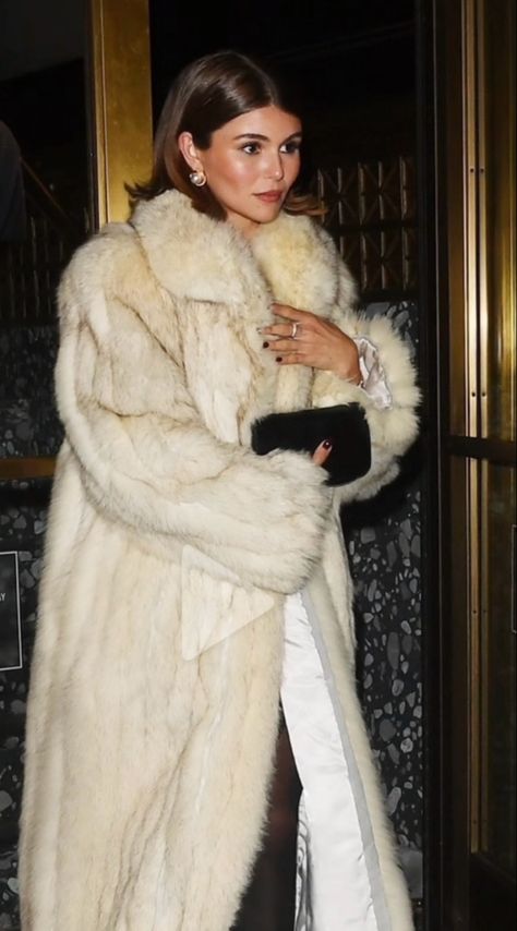 Mink Coat Photoshoot, Wedding Dress With Fur Coat, Beige Fur Coat Outfit, Blazer Coat Outfit, Long Fur Coat Outfit, White Fur Outfit, Farah Core, Fur Coat Aesthetic, White Fur Jacket