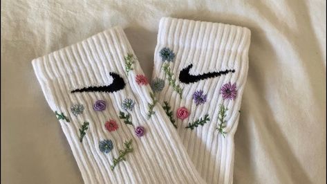 Socks For Sneakers, Sock Embroidery, Gift Idea Aesthetic, Customized Socks, Aesthetic Socks, Sneakers Cute, Idea Aesthetic, Embroidered Socks, Looks Pinterest