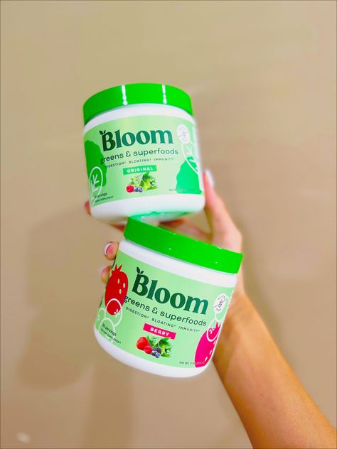 Bloom Drink Powder, Bloom Greens Powder Aesthetic, Bloom Greens Drink, Bloom Powder, Bloom Drink Aesthetic, Bloom Protein Powder, Bloom Greens Powder, Greens Powder Aesthetic, Bloom Recipe Drink