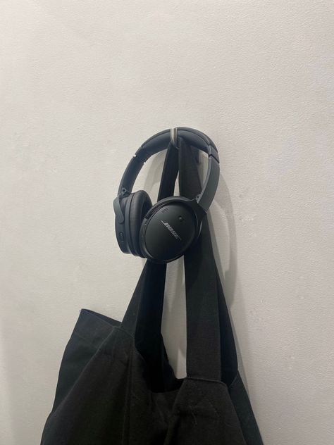 Black Headphones Aesthetic, Turning 22, Bose Headphones, Black Headphones, Winter 2023, Turning, Vision Board, Headphones, Apartment