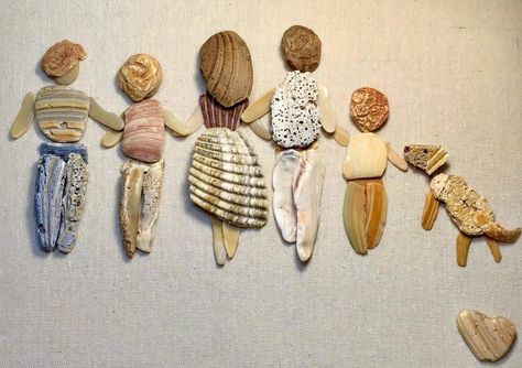 Shell Pictures, Family Art Projects, Seashell Art Diy, Shell Artwork, Scout Crafts, Beach Themed Crafts, Driftwood Art Diy, Art Coquillage, Oyster Shell Crafts