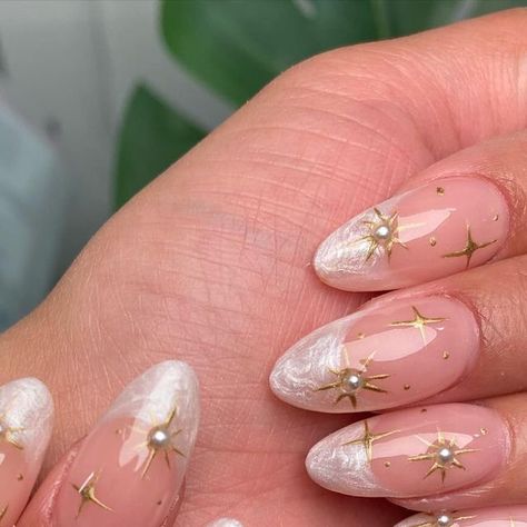 Ny Kuin Lyu on Instagram: "💕Oyster Nail with Gem Nail Design💕 ✨Done by Tania✨ ✨GeLX is new & healthy method of lengthening your nails! ✨Gel-X promotes nail growth & less damaging to the natural nails. It can lasts from 3-5weeks ( depending on personal nail care). ✨Its strong like acrylic but extremely lightweight. 🚫No ODOR, No harsh chemicals. ⚠️Soak off in 10-15 mins. #chromenails #gemnails #gelx #cutenails #nailbyme #ocnails #nailartaddict #frenchnail #frenchnailstyle #nailoftheday #nailofinstagram #nailmagazine #gelx #gelxextensions #nailholic #nailinspiration #nailideas" Gem Nails Rhinestones, Virgo Nails Designs, Nail Designs With Gems, Oyster Nails, Nails Gems, Gem Nail Designs, Fake Nails Designs, Wedding Nails For Bride, Wedding Plan