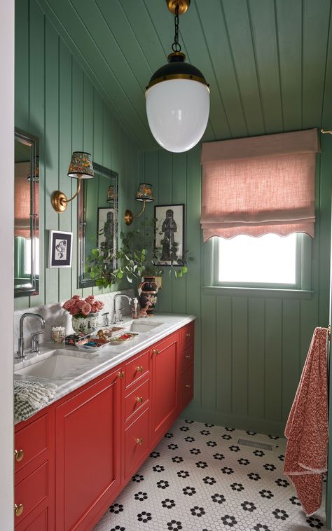 Bathroom Ceiling Paint, Bathroom Wall Colors, Ceiling Paint, Paint Color Ideas, Small Space Bathroom, Bathroom Paint Colors, Casa Vintage, Bathroom Ceiling, Green Walls