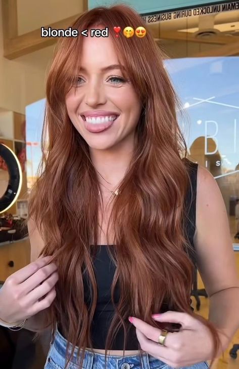 20 SPRING RED HAIR COLOR IDEAS - julsweek Copper Vs Auburn Hair, Copper Hair Hazel Eyes, Pelo Color Cobre, Spring Red Hair, Spring Red Hair Color, Red Hair Pale Skin, Golden Copper Hair, Red Hair Brown Eyes, Red Hair Color Ideas