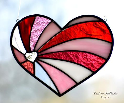 Stained Glass Heart, Heart Suncatcher, Stained Glass Night Lights, Flower Window, Stained Glass Suncatchers, Stained Glass Christmas, Stained Glass Diy, Stained Glass Crafts, Stained Glass Designs