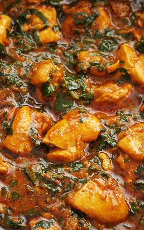 Indian Spinach Curry, Chicken And Spinach Curry, Saag Chicken Curry, Chicken Leg Curry, Chicken Sagg, Easy Curry Chicken Recipes, Spinach And Chicken Recipes, Indian Recipes For Dinner, Spinach Chicken Recipes