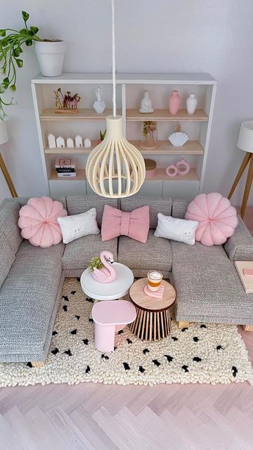 Dolls House Diy Furniture, Barbie House Furniture Diy, Barbie Miniatures Diy, Diy Barbie House Decor, Barbie Doll House Furniture Diy, Dollhouse Diy Ideas Miniature Furniture, Mini Dollhouse Diy, Diy Barbie Furniture How To Make, Barbie Doll Furniture Diy