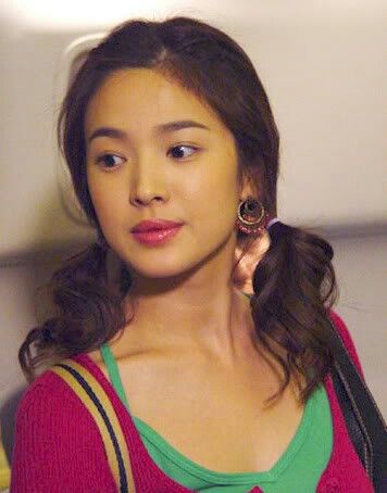 Song Hye Kyo in Full House Full House Korean Drama, Song Hye Kyo Style, Autumn In My Heart, 90s Actresses, Korean Drama Series, Hye Kyo, Song Hye Kyo, Celebrity List, Human Poses Reference