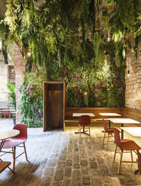 STOPOVER  “La Bona Sort” tapa’s restaurant is sited in an old manor house… Botanical Interior, Patio Grande, Eco Buildings, Bar Design Awards, Cafe Concept, Pub Design, Vertical Garden Wall, Casa Exterior, Patio Interior