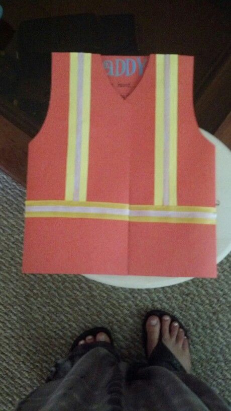 Construction Vest Craft, Preschool Construction Worker Activities, Occupation Crafts For Preschool, Construction Preschool Crafts, Construction Art For Toddlers, Construction Worker Craft Preschool, Construction Worker Craft, Construction Crafts For Toddlers, Construction Crafts Preschool