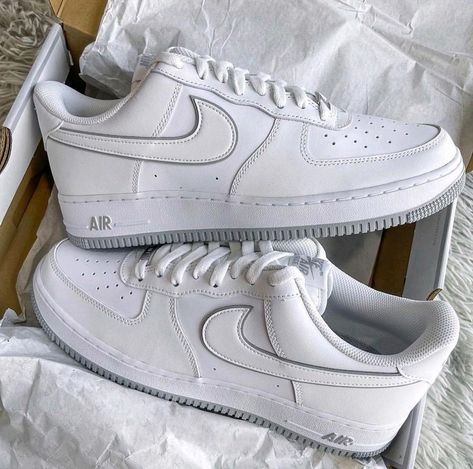 Outfit Estate, Nike Silver, Nike Air Force One, Nike Airforce 1, White Shoes Sneakers, Nike Force, Air Force One, Nike Air Huarache, Custom Nikes