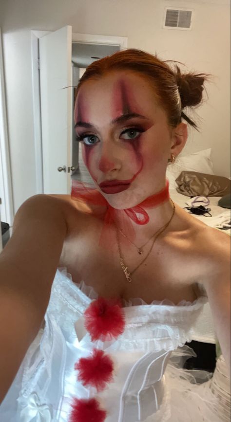 Pennywise, IT, Clown Makeup, halloween costume, halloween ideas, creepy makeup It Clown Halloween Makeup, Pennywise Women’s Costume, It Costume For Women, Halloween Costumes It Clown, Clowns Costume Women, Pennywise Makeup Simple, Women’s Clown Halloween Costumes, It Clown Makeup Pretty, Cute Halloween Clown Costume