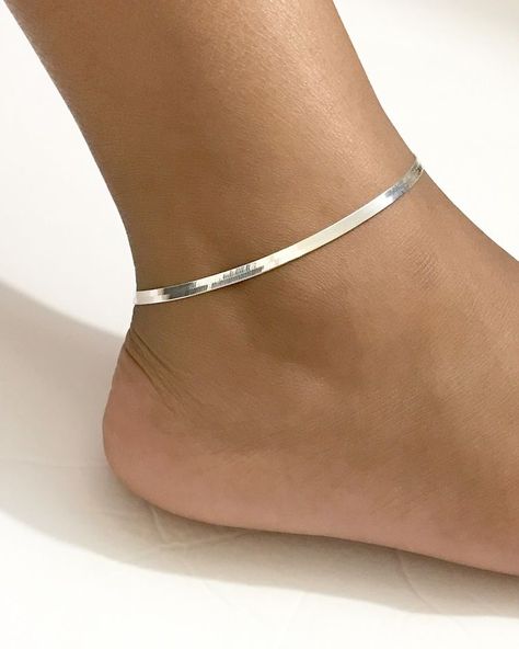 Herringbone Anklet, Payal Designs Silver, Silver Anklets Designs, Silver Payal, Dainty Anklet, Unique Gold Rings, Anklet Designs, Indian Bridal Jewelry Sets, Ankle Jewelry