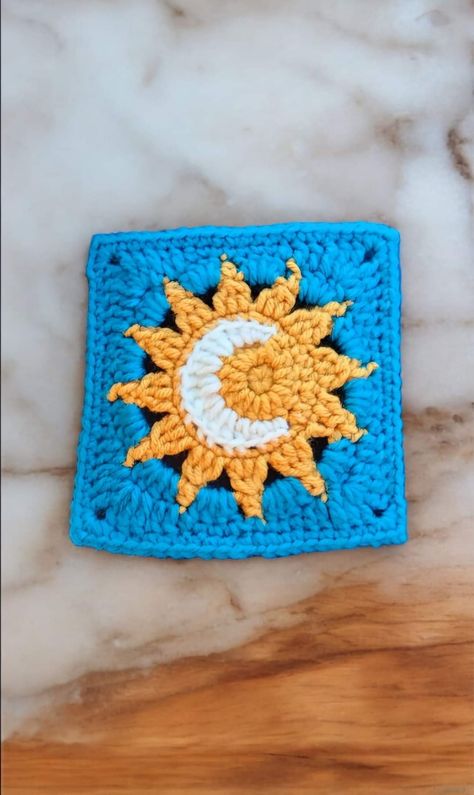 Applique Granny Square, Crystal Ball Granny Square, Celestial Granny Square, Sun And Moon Granny Square, Round Crochet, Granny Square Crochet Patterns Free, Hippie Crochet, Crochet Bee, Crochet Goodies