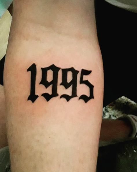 Homies first Tattoo. Kept it G with that Old English West Coast Style. #chicanoart #chicano #oldenglish #oe #numbers #1995 #90sbaby #tattoo #ink #lasvegassmokesesh #lasvegastattooartist #lv #vegas #702 #sincity #elmonte #em #elmontememes #firsttattoo #smalltattoo #tattoo #dowhatyoulove Number Font Tattoo, Number Font, Font Tattoo, West Coast Style, Traditional Numbers, West Coast Fashion, Coast Style, Chicano Art, Flower Tattoo Designs