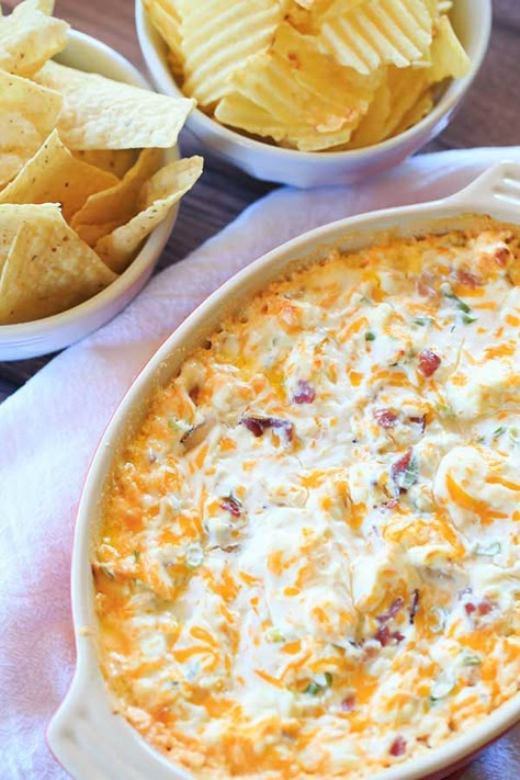 Warm and Cheesy Bacon Dip - A hot version of the popular Loaded Baked Potato Dip! Loaded Baked Potato Dip, Potato Dip, Cheesy Bacon Dip, Baked Potato Dip, Bacon Dip, Loaded Baked Potato, Cheesy Bacon, Superbowl Snacks, Cheese Dip