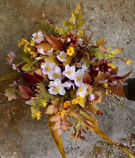 Flower Arrangements Fall, Autumn Botanicals, Autumn Flower Bouquet, Wedding Bouquet Fall, Floral Wedding Inspiration, Fall Wedding Bouquet, Bridal Bouquet Fall, Blush Wedding Flowers, Fall Flower Arrangements