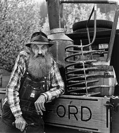 "Jesus turned the water into wine. I turned it into liquor." -Popcorn Sutton Popcorn Sutton, Appalachian People, Apple Pie Moonshine, Wilde Westen, Pigeon Forge, Mountain Man, Wine Tour, Maisie Williams, Gatlinburg